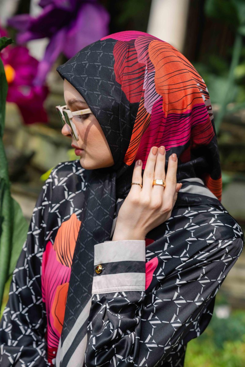 VZ Reverie Scarf Black - Image 3