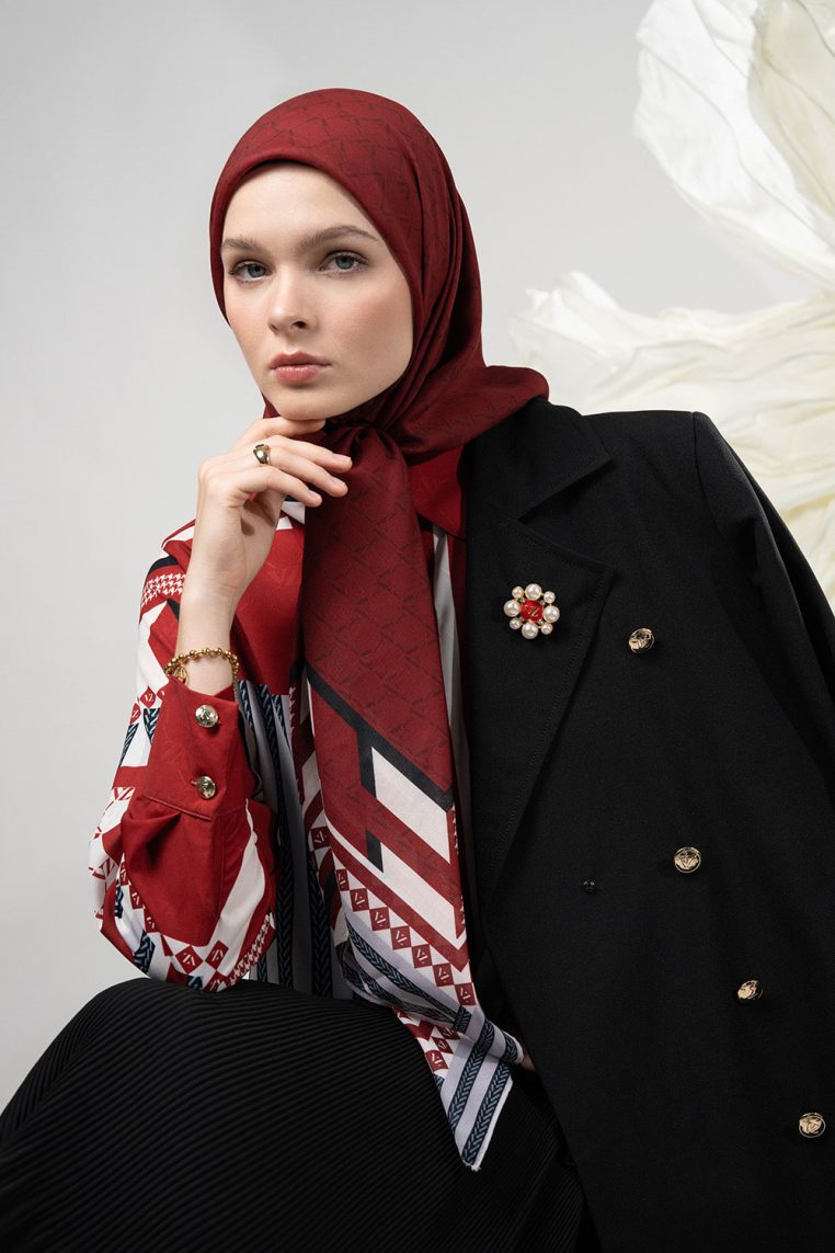 VZ Aubree Scarf - Hauted Red