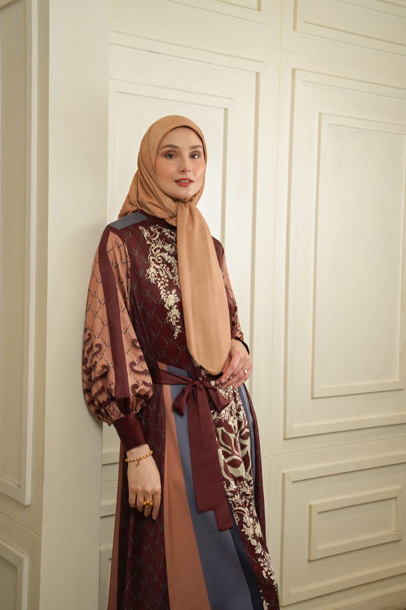 VZ Eminence Dress - Dark Maroon - Image 2