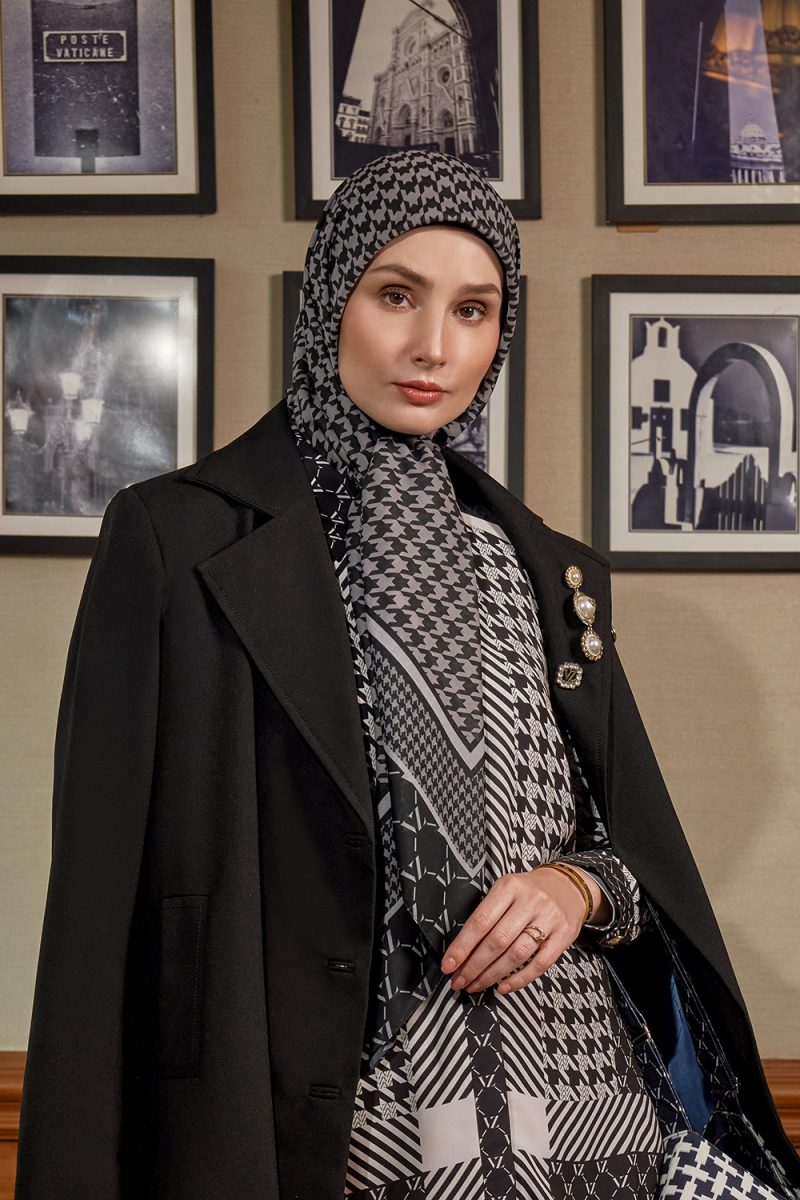 VZ Rufayya Scarf - Black - Image 5