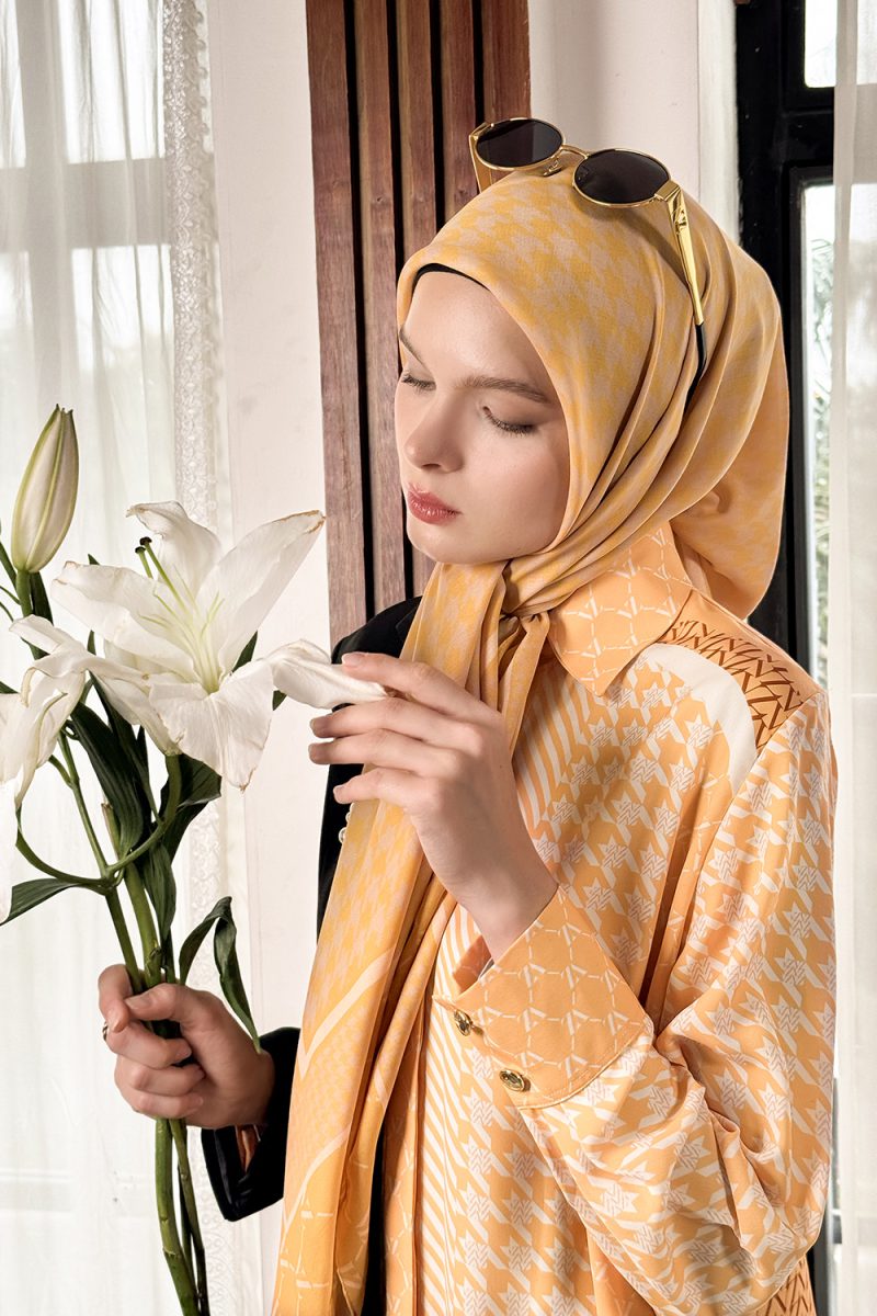 VZ Rufayya Scarf - Amber - Image 2