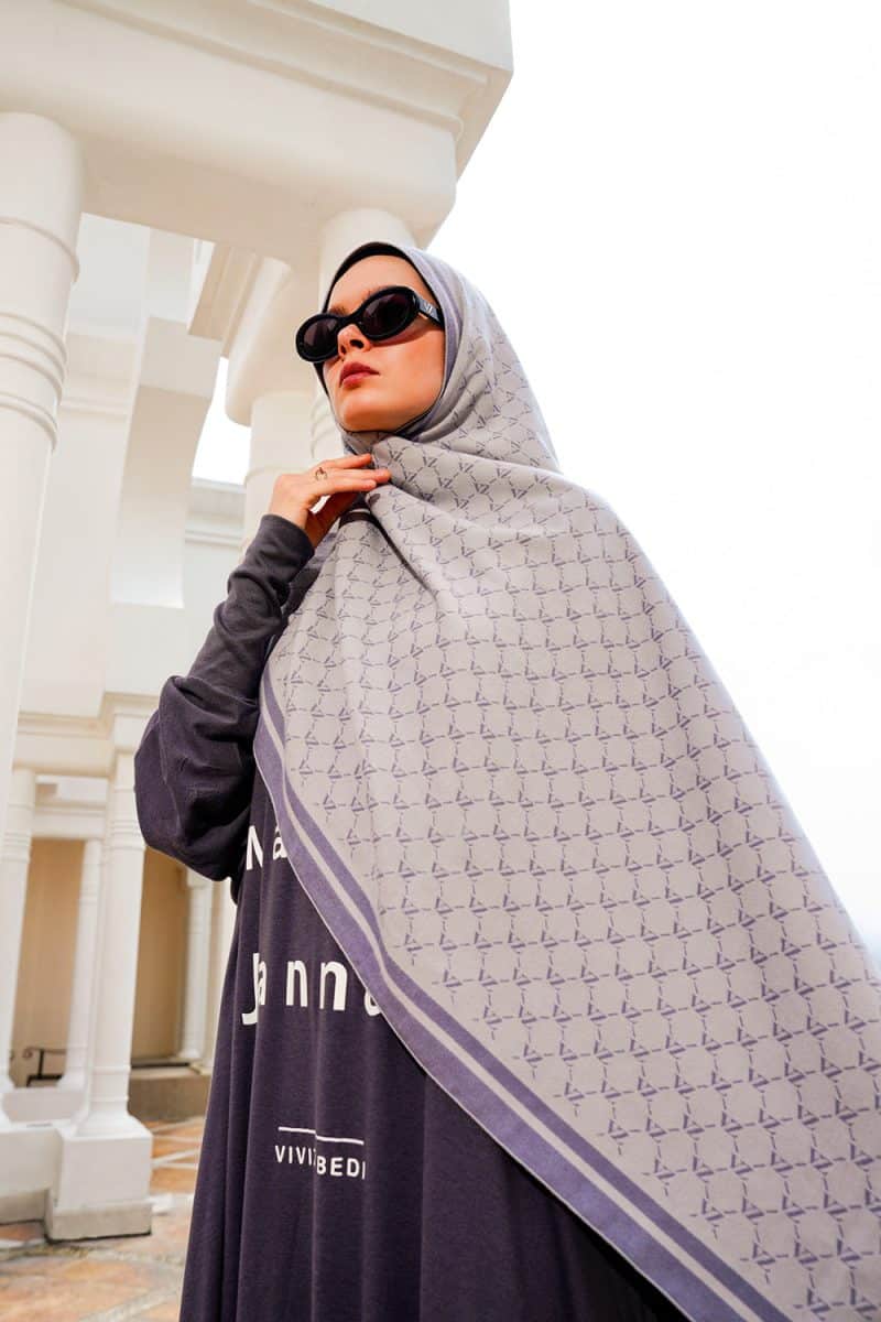 VZ Monogram Long Shawl - Frost Grey - Image 4