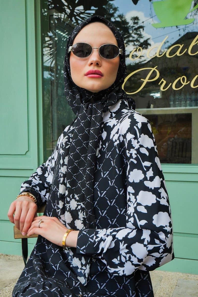 VZ Avaia Scarf - Black