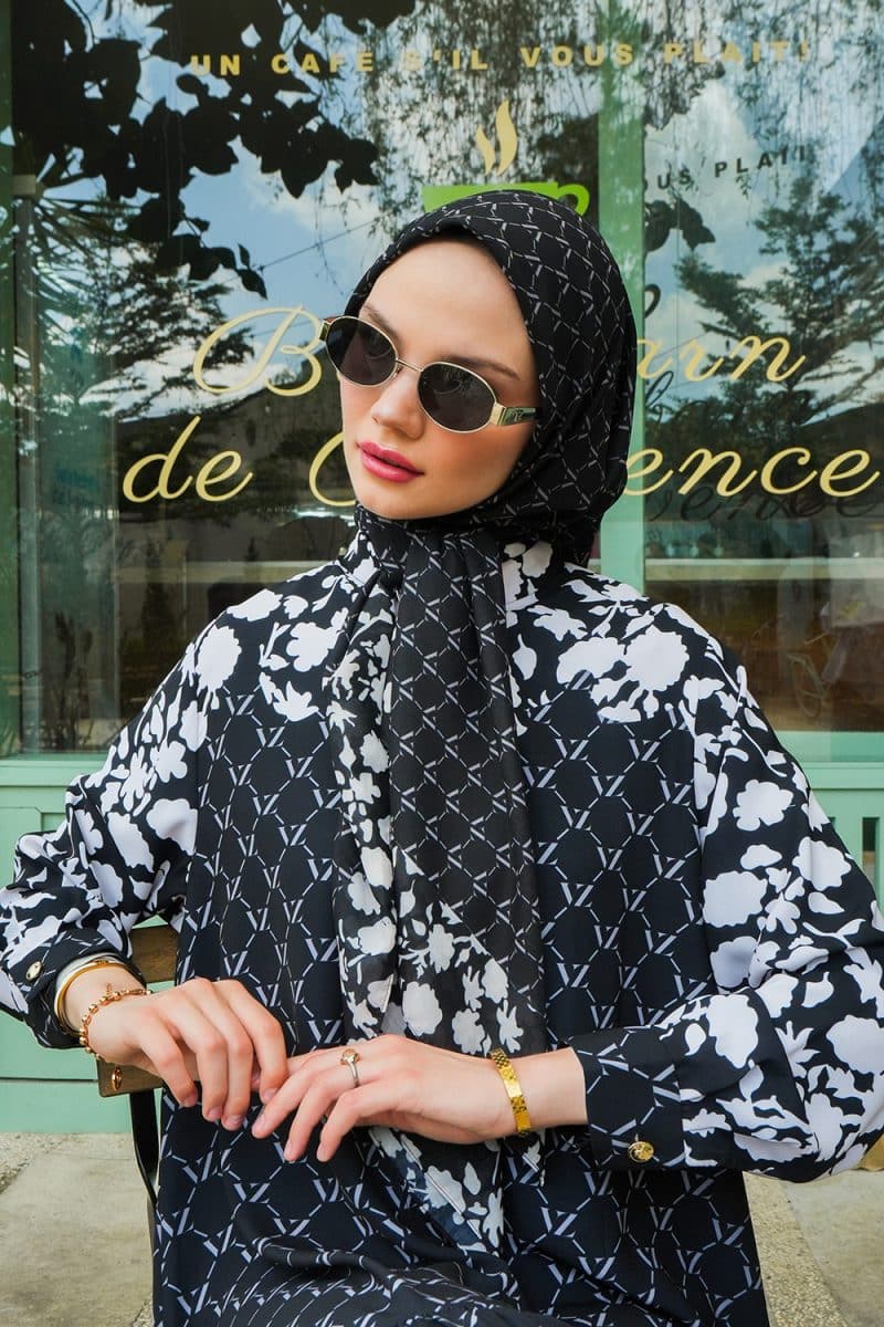 VZ Avaia Scarf - Black - Image 2