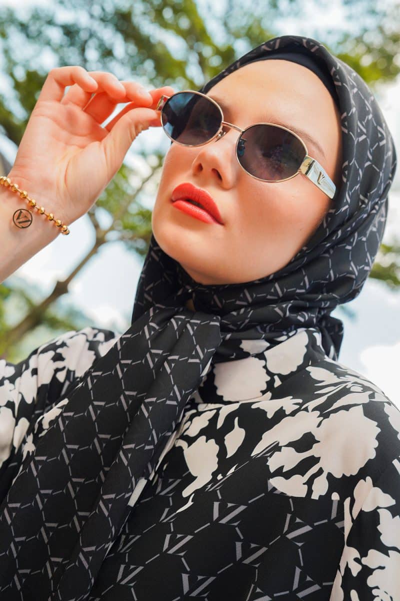 VZ Avaia Scarf - Black - Image 3
