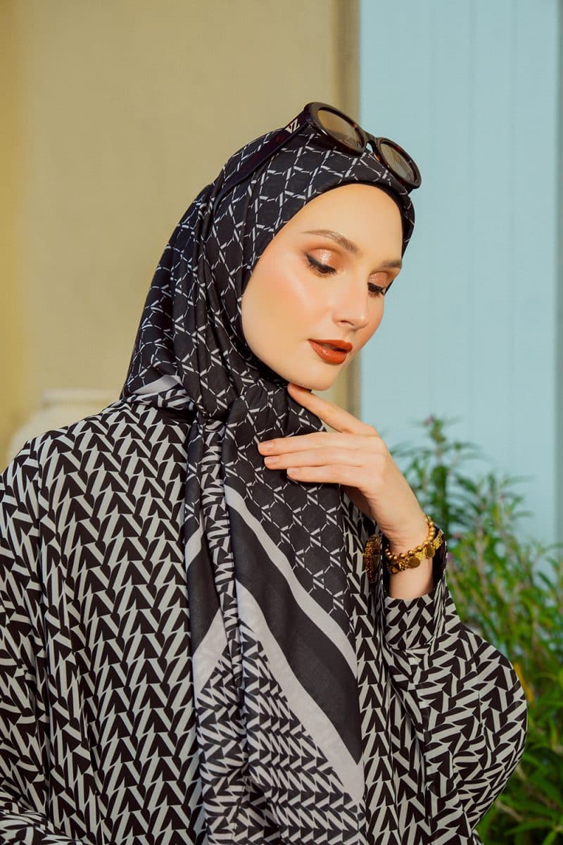 Monogram Scarf 3.0 - Black-White - Image 6