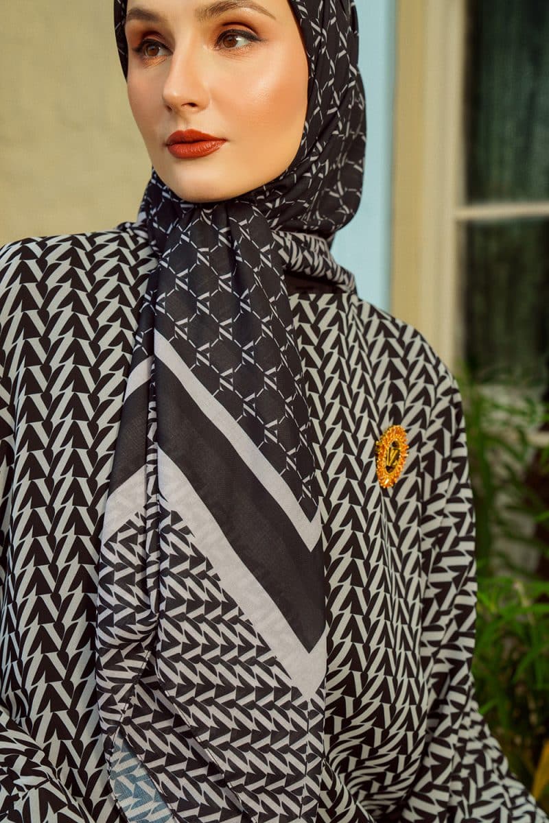 Monogram Scarf 3.0 - Black-White - Image 4