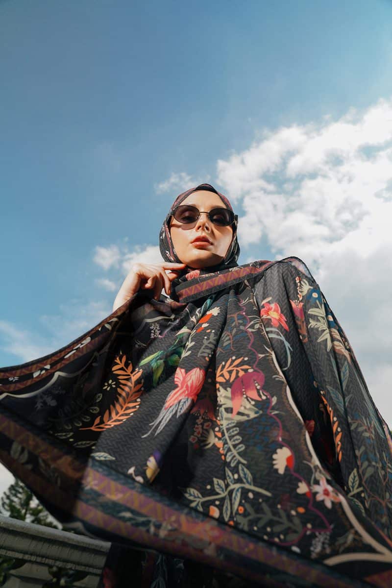 VZ Caeloura Pashmina - Black - Image 7