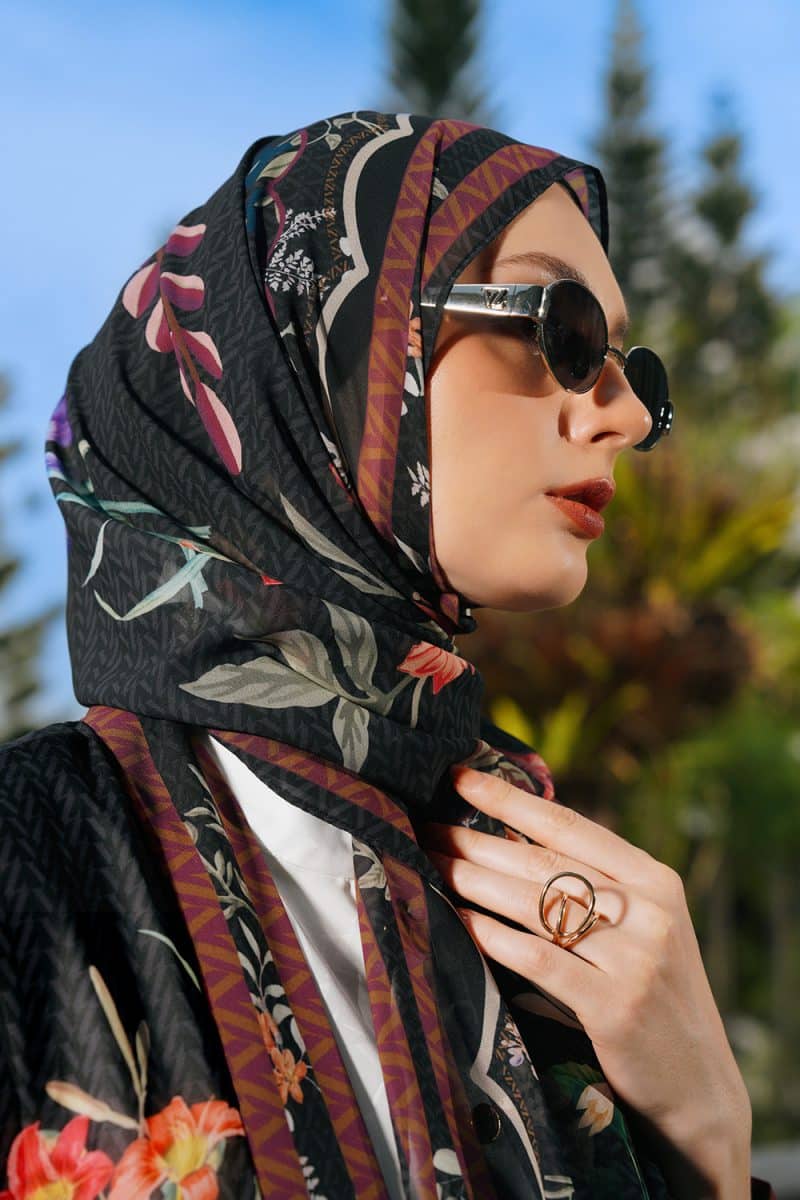 VZ Caeloura Pashmina - Black - Image 3