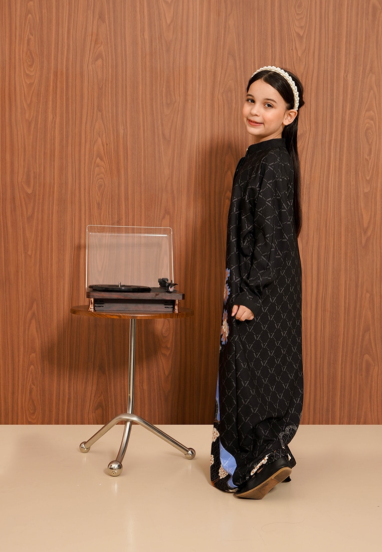 VZ Qaisyaraa Little Kaftan - Black - Image 5