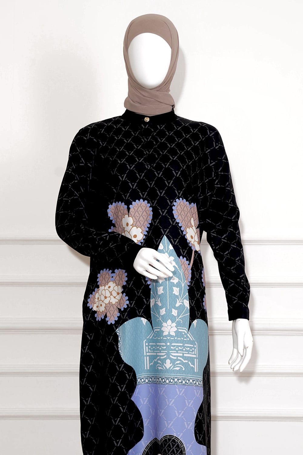 VZ Qaisyaraa Kaftan - Black - Image 4