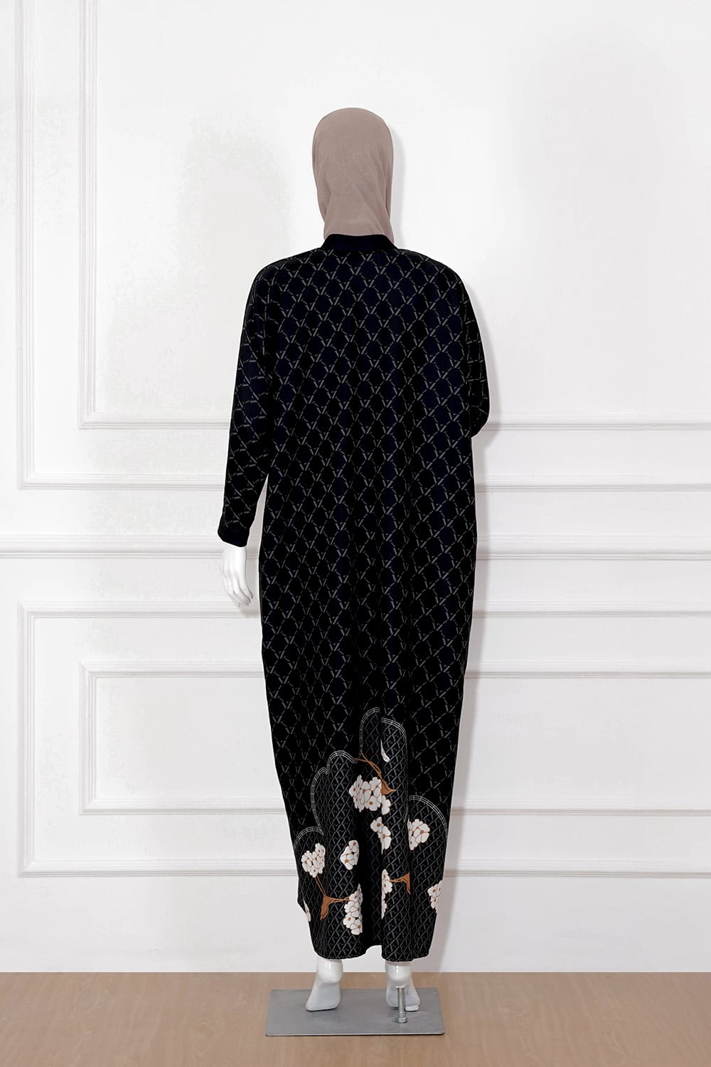 VZ Qaisyaraa Kaftan - Black - Image 3