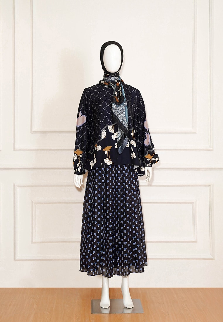 VZ Qaisyaraa Top - Black