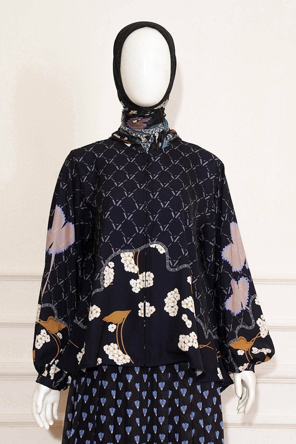 VZ Qaisyaraa Top - Black