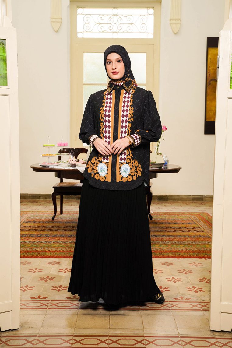 VZ Clemyra Top - Black