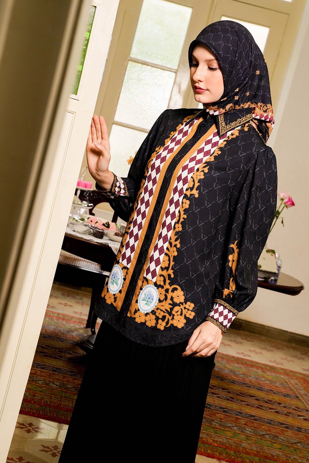 VZ Clemyra Top - Black