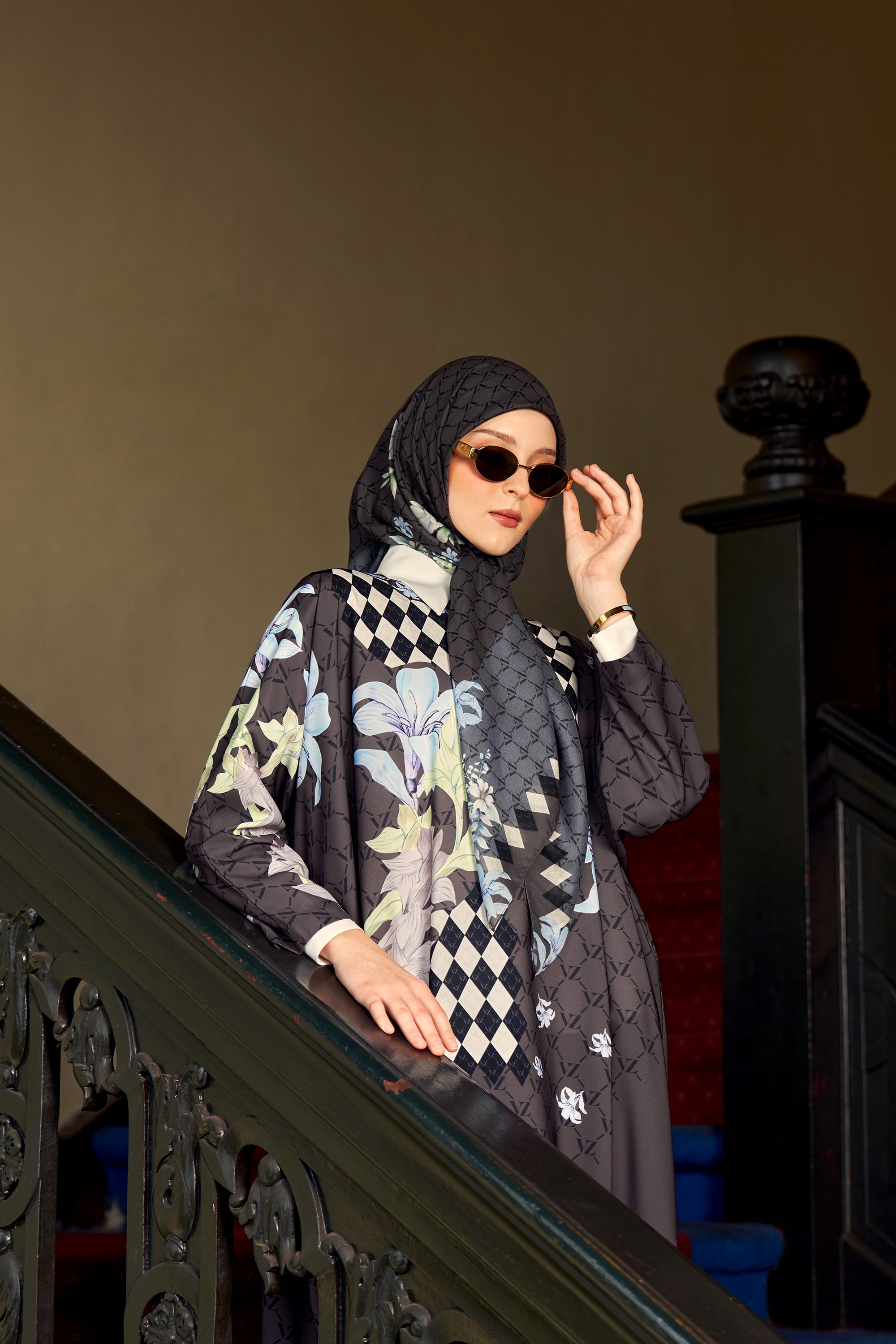 VZ Tavieraa Scarf - Charcoal - Image 3