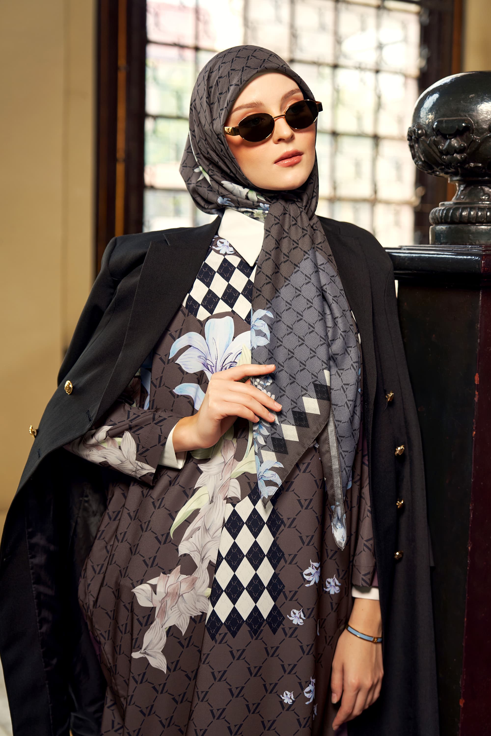 VZ Tavieraa Scarf - Charcoal - Image 2