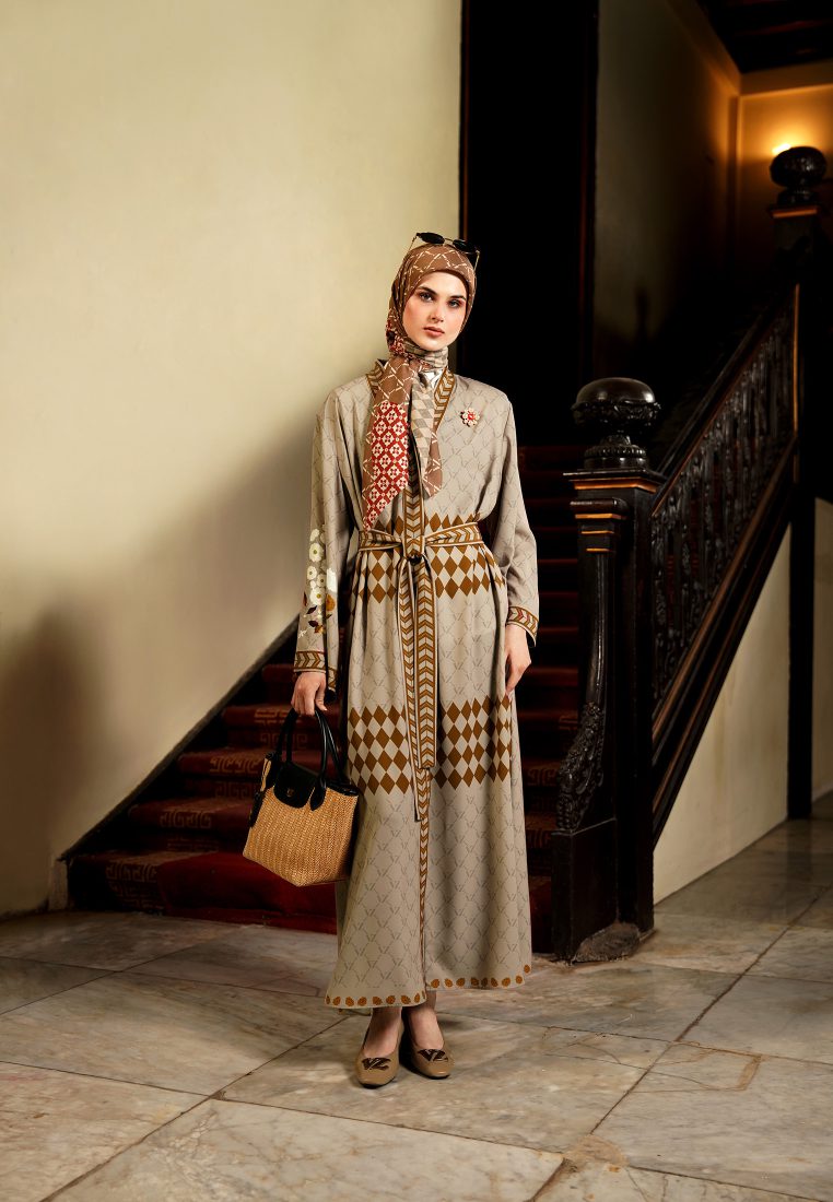 VZ Llaryona Abaya - Cream Tan