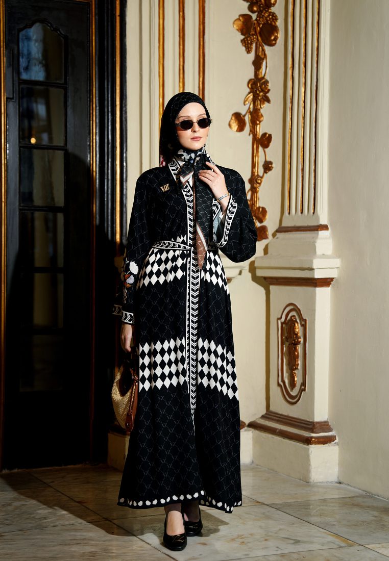 VZ Llaryona Abaya - Black