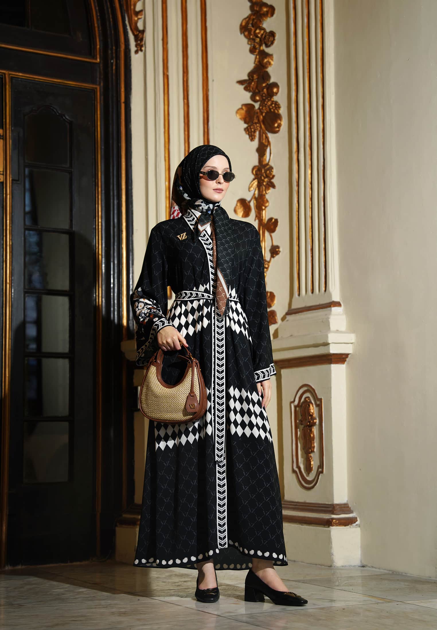 VZ Llaryona Abaya - Black - Image 3