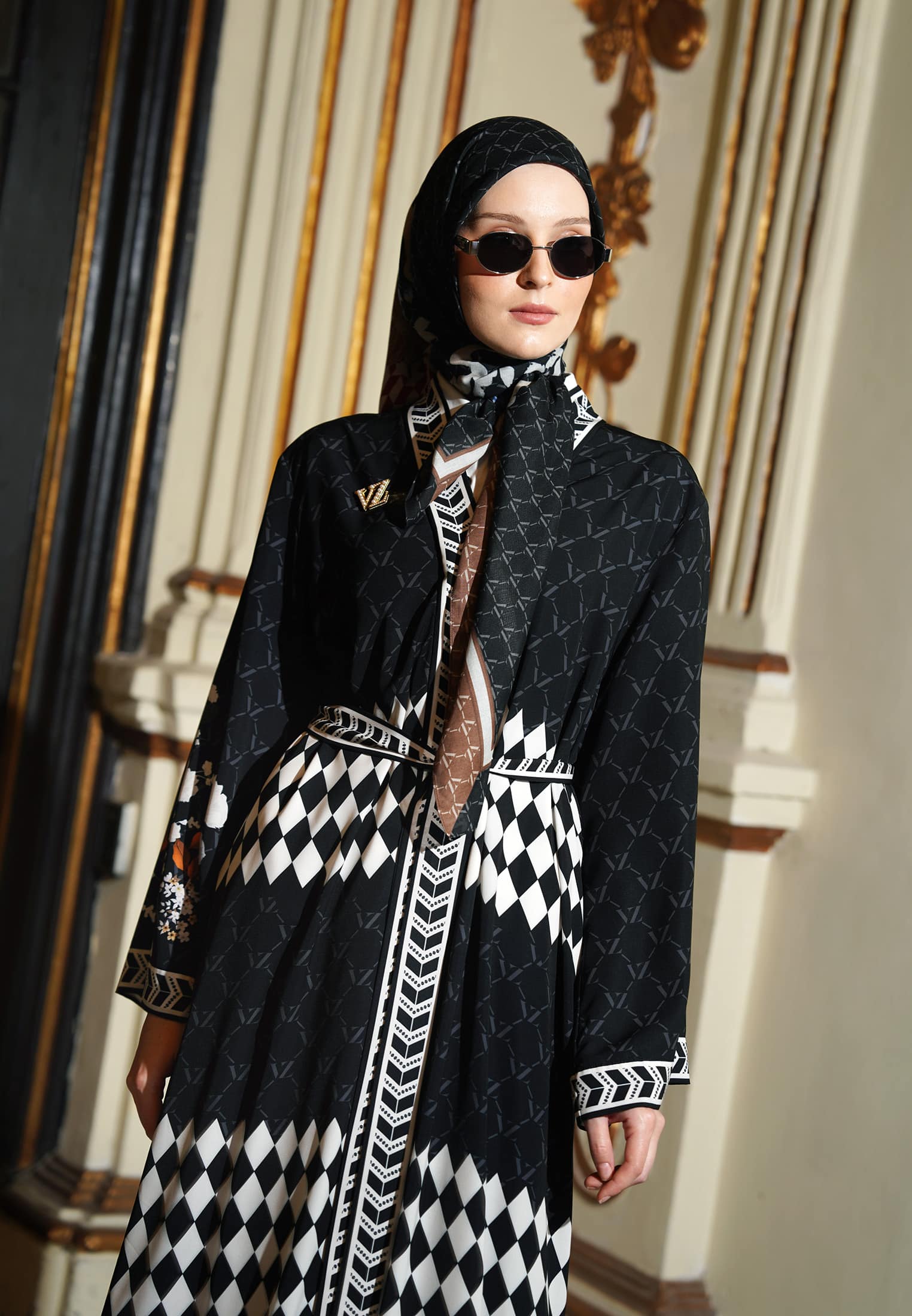 VZ Llaryona Abaya - Black - Image 4