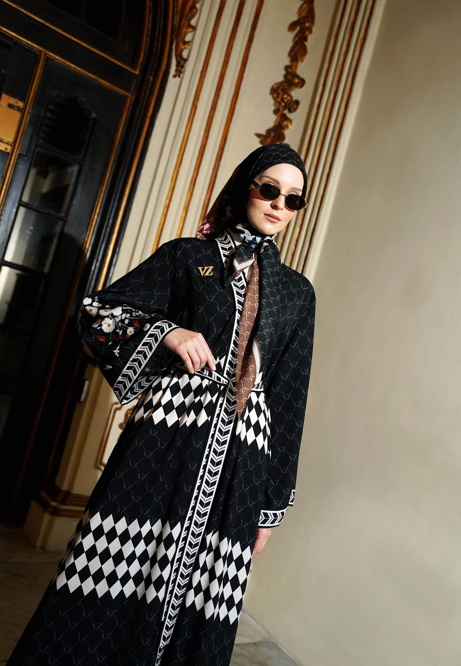 VZ Llaryona Abaya - Black - Image 5