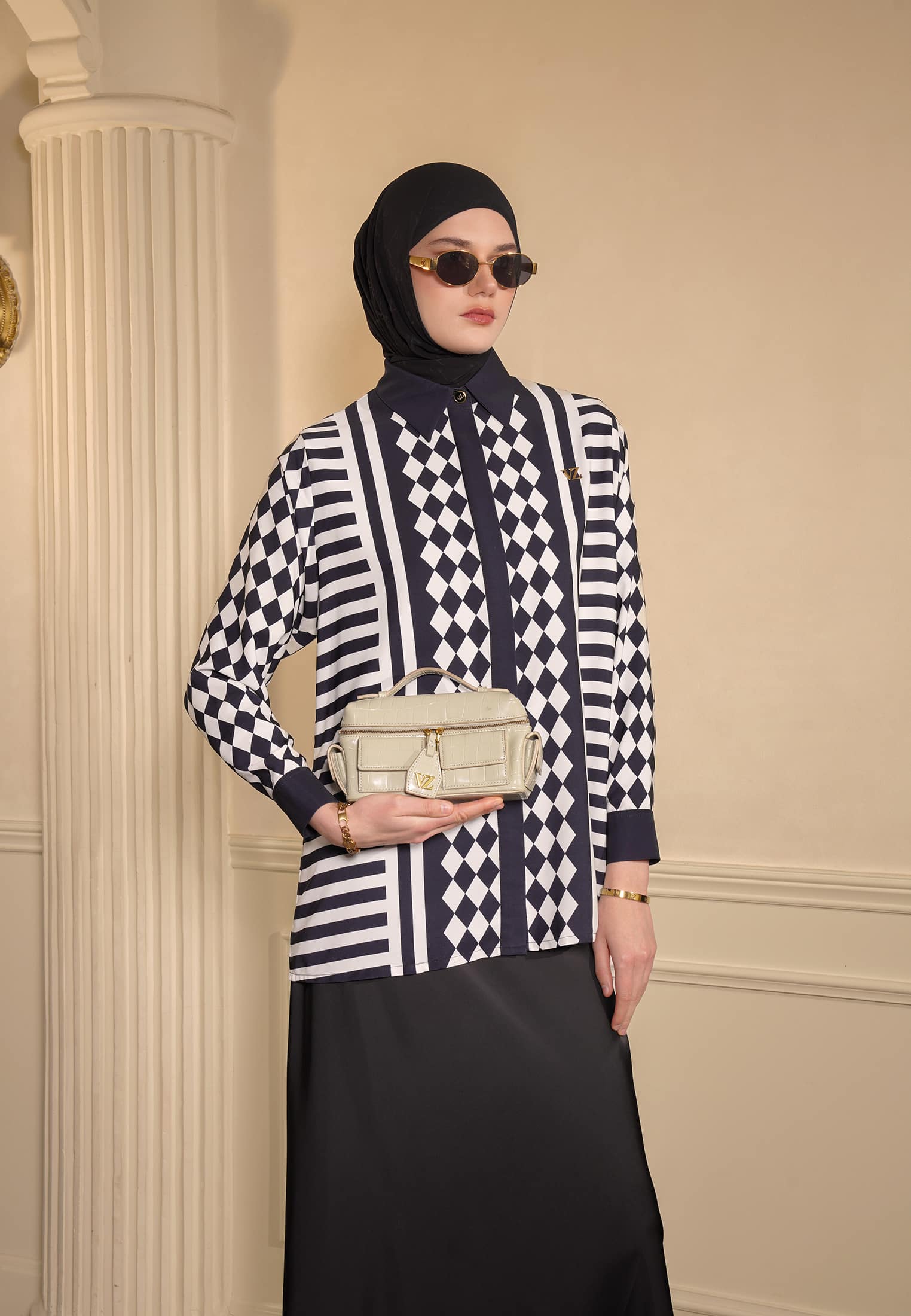 VZ Aelisse Top - Black