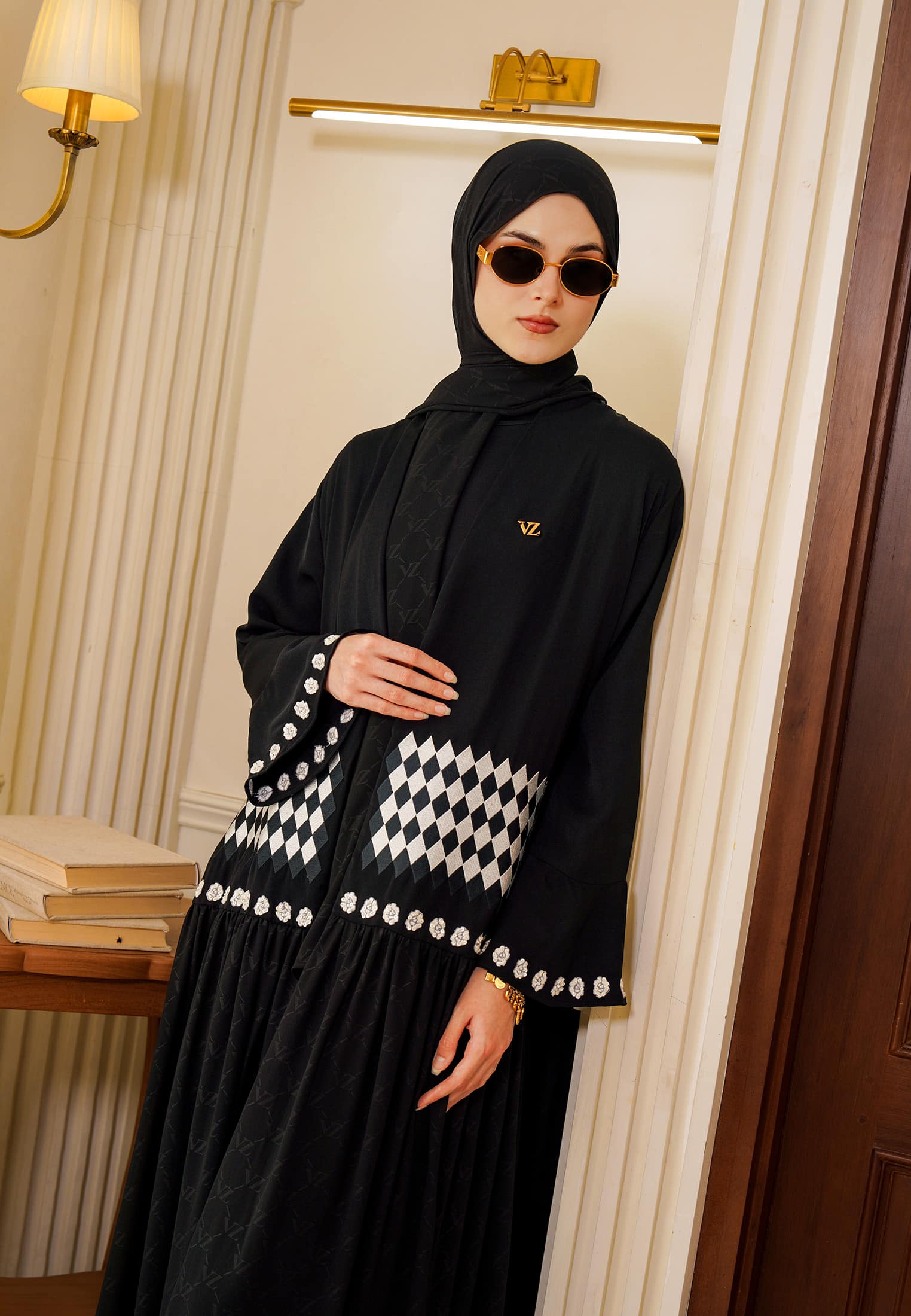 VZ Alnaira Set Abaya - Black - Image 3