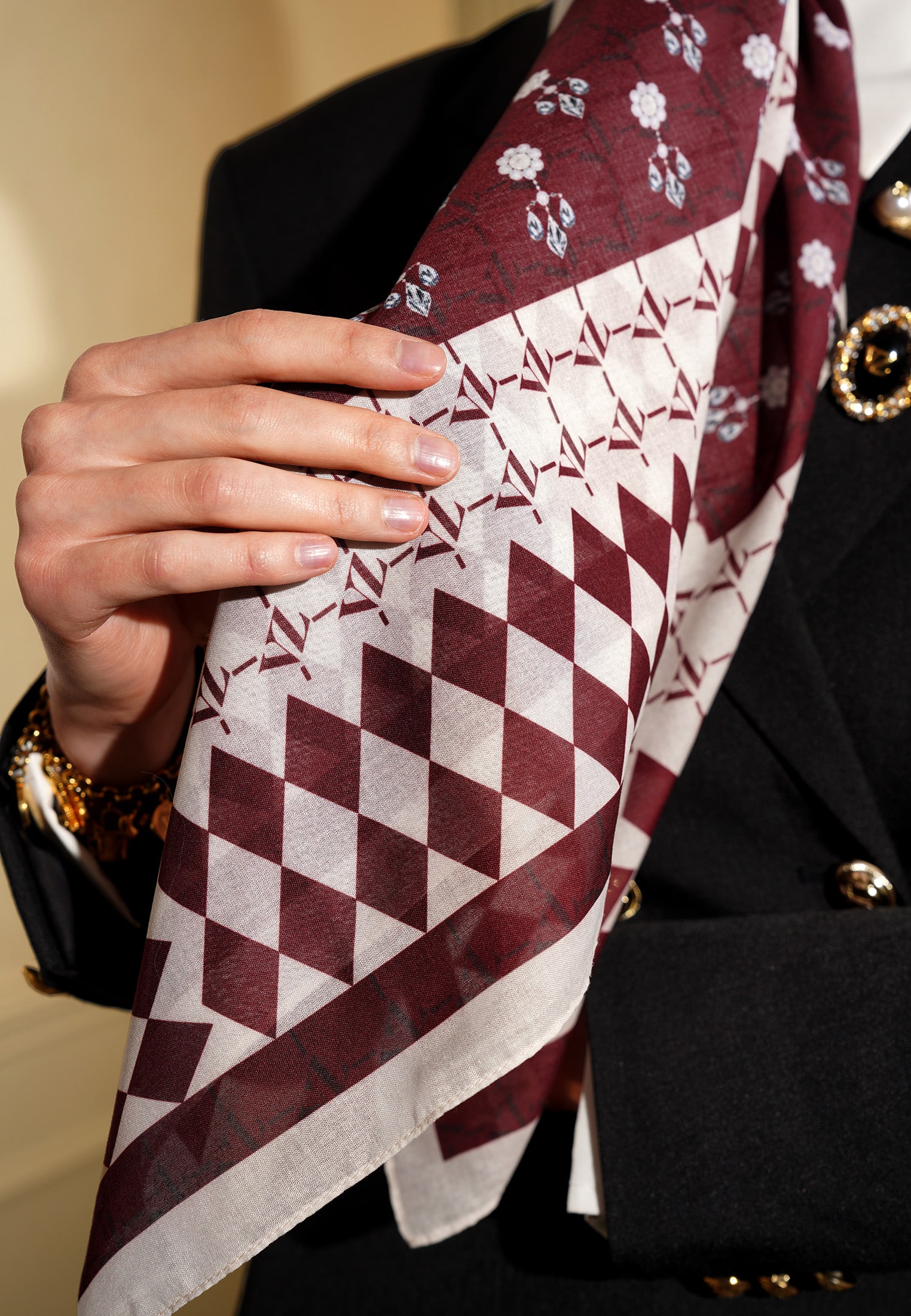 VZ Galechka Scarf 2.0 - Maroon - Image 8