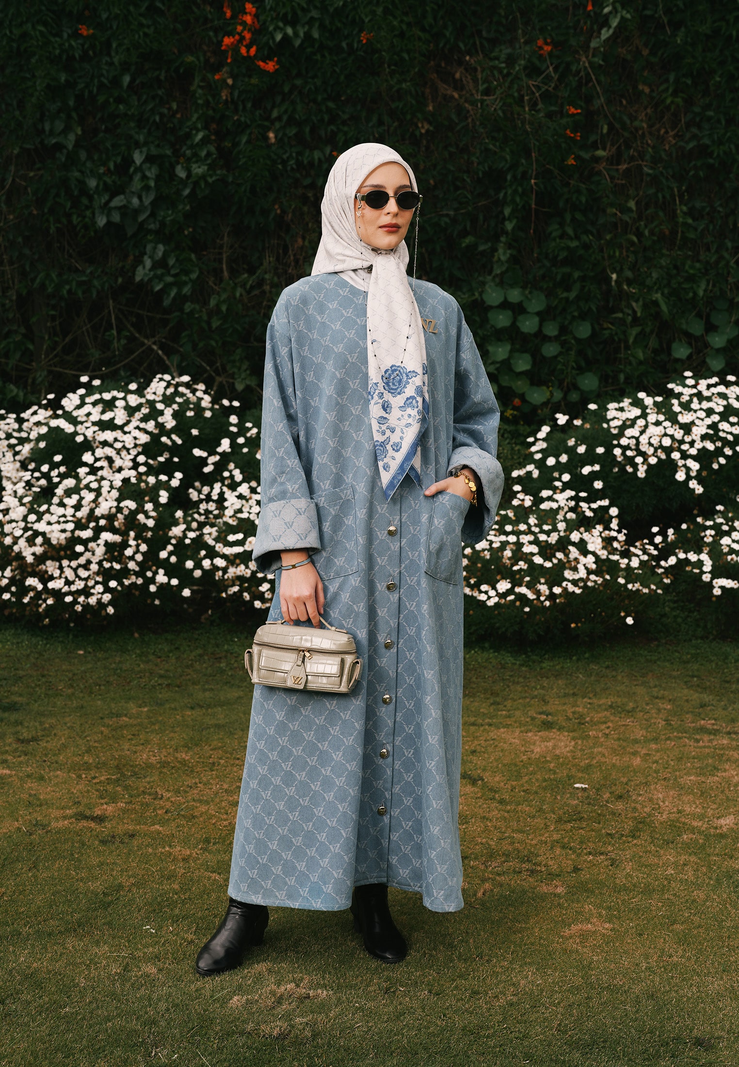 VZ Signaire Abaya - Light Blue - Image 3