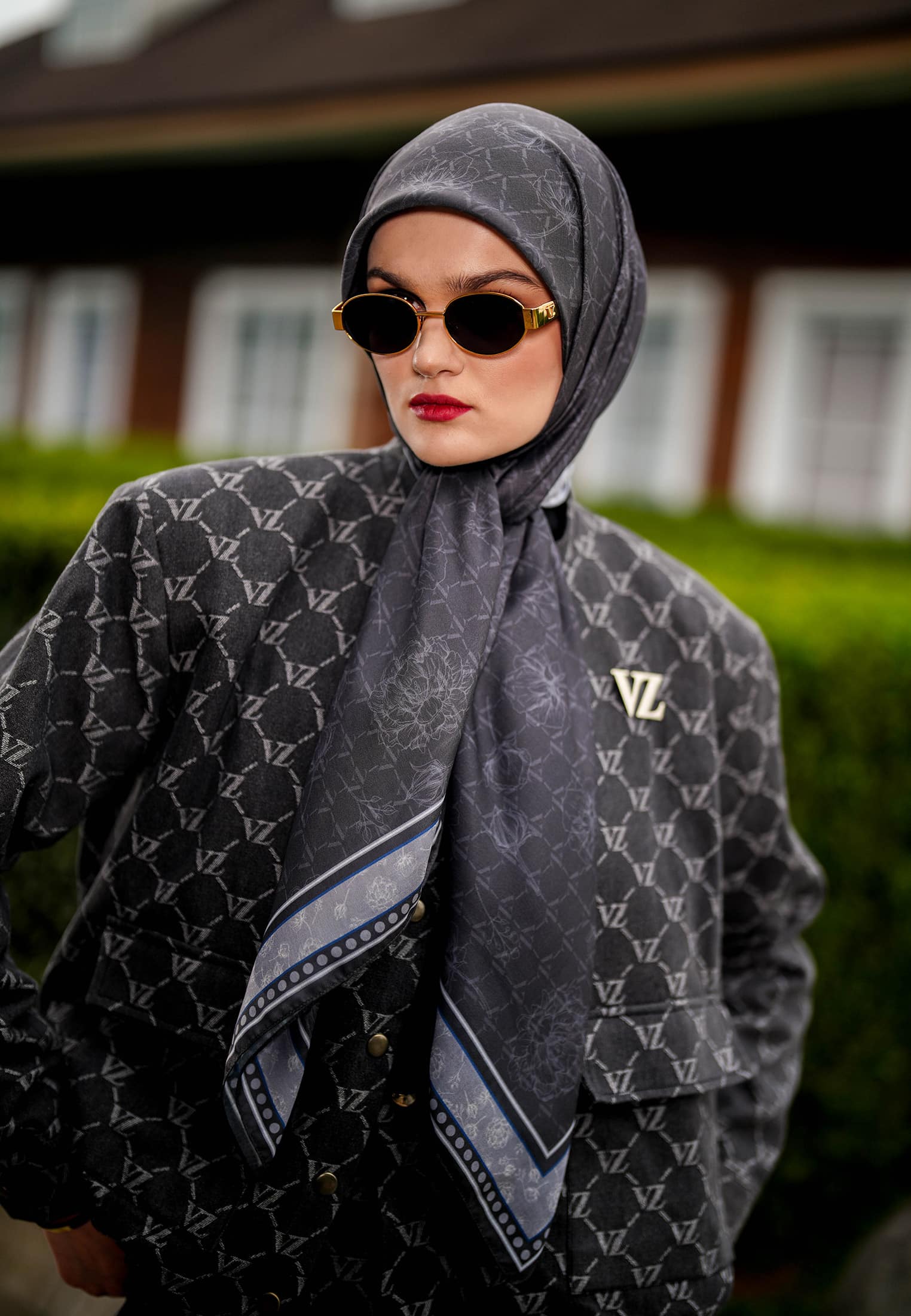 VZ Signaire Scarf 2.0 - Charcoal - Image 3