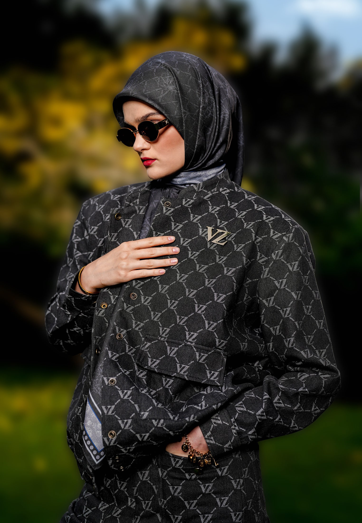 VZ Signaire Scarf 2.0 - Charcoal - Image 7