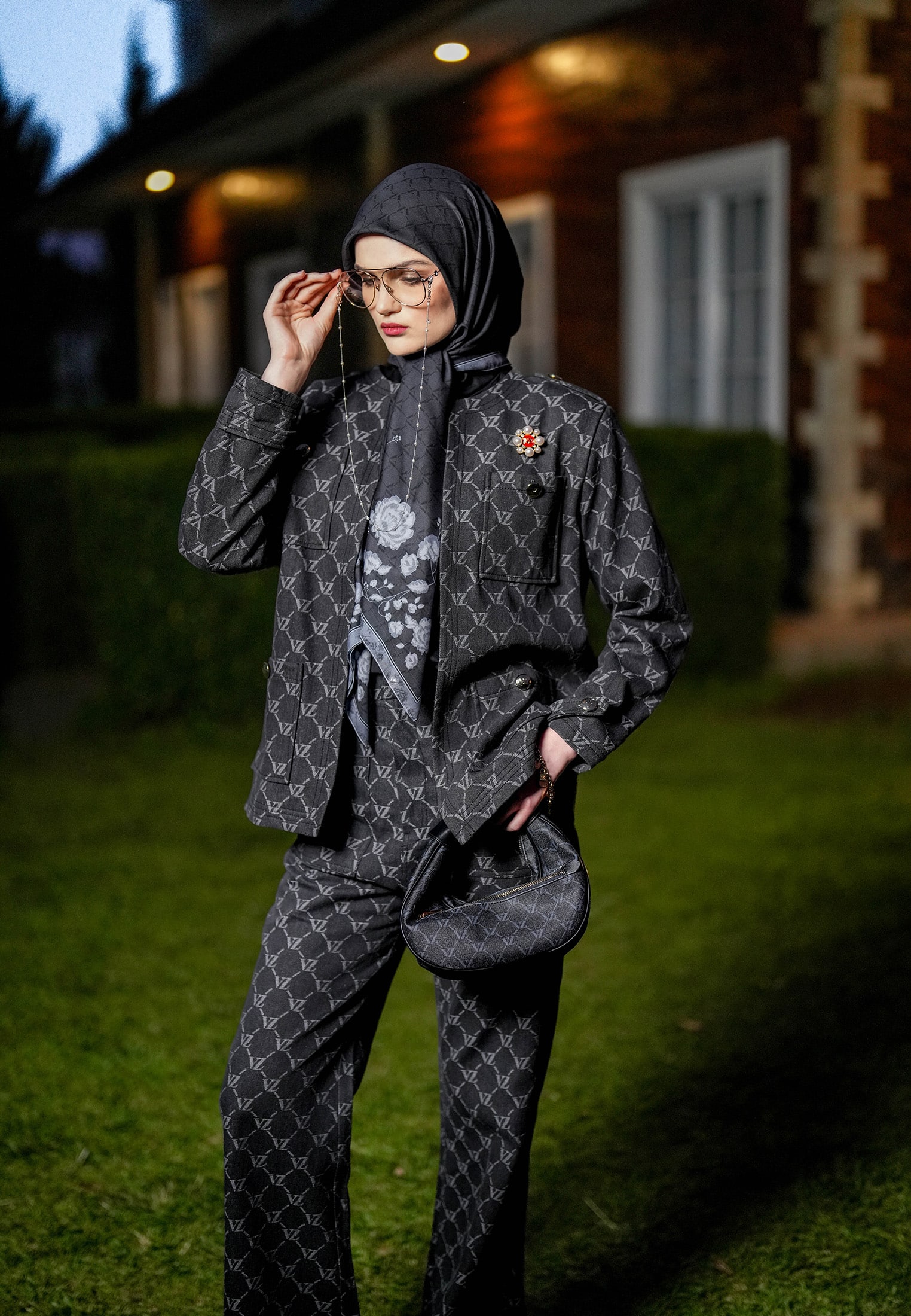 VZ Signaire Scarf - Charcoal - Image 4