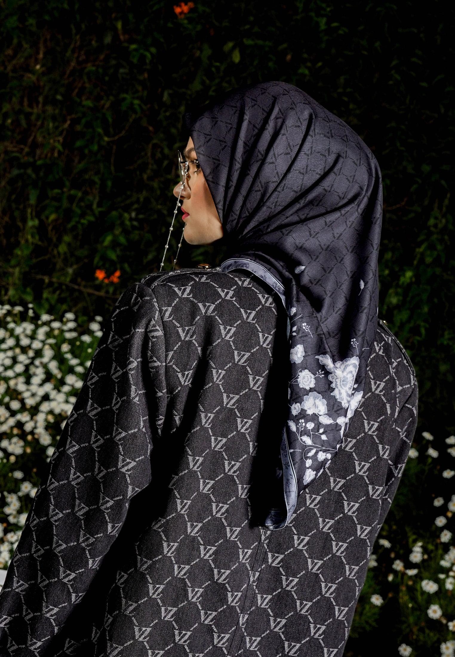 VZ Signaire Scarf - Charcoal - Image 7