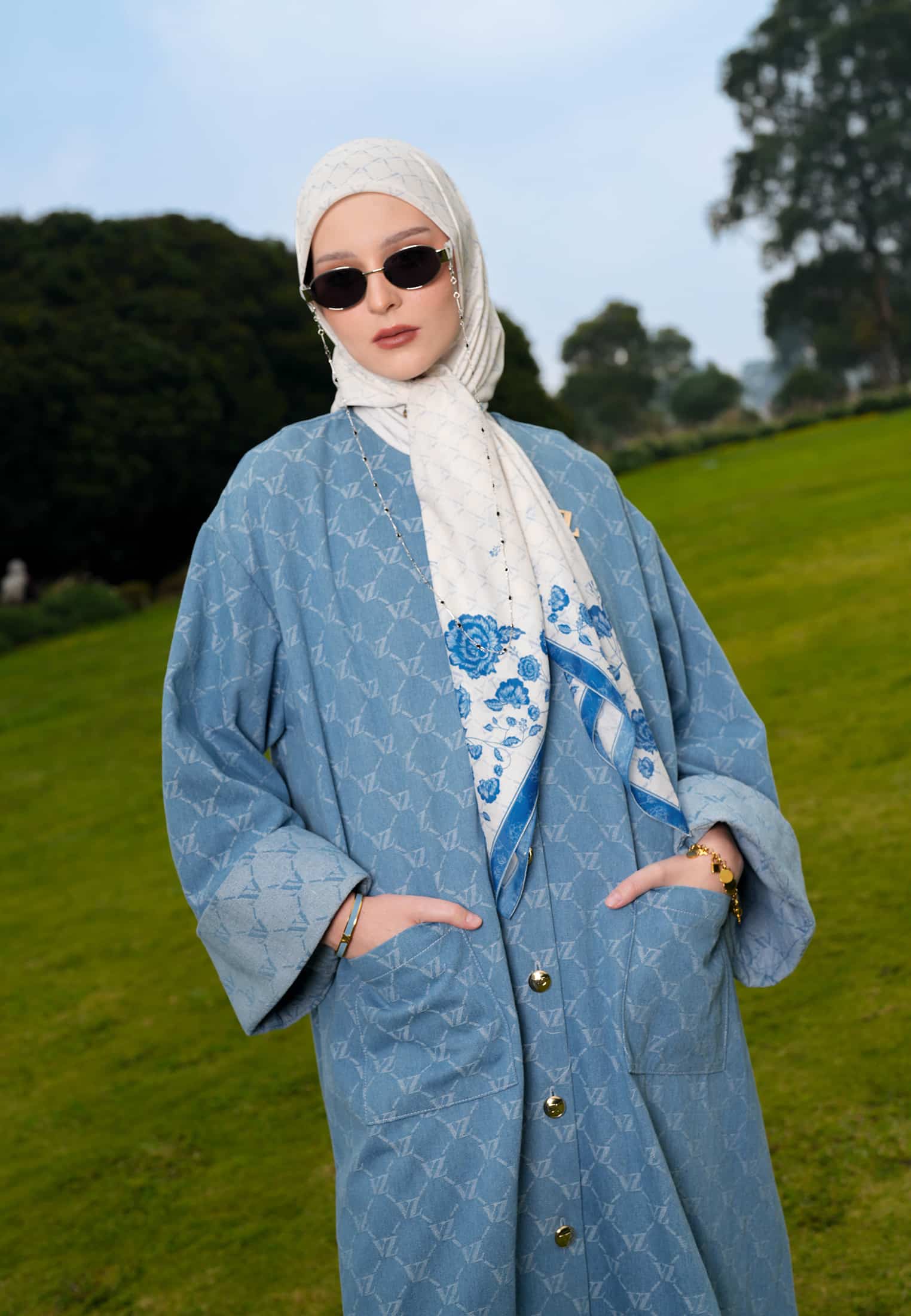 VZ Signaire Scarf - Light Blue - Image 6
