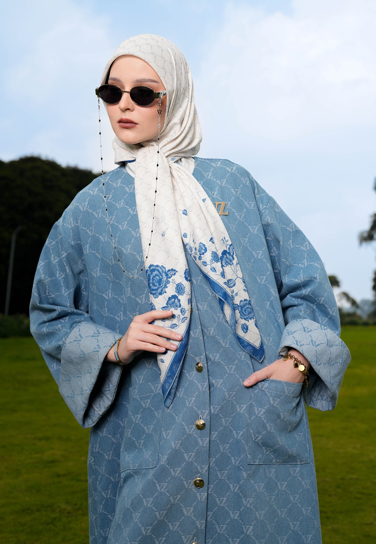 VZ Signaire Scarf - Light Blue - Image 7