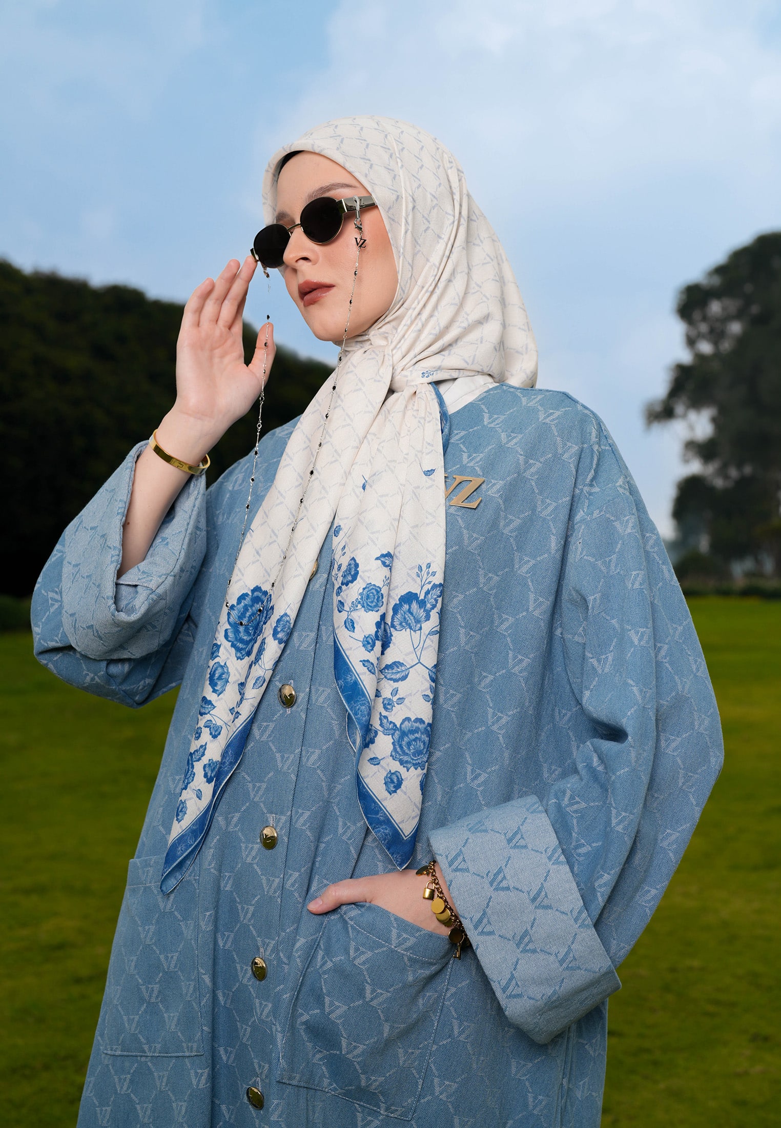 VZ Signaire Scarf - Light Blue - Image 2