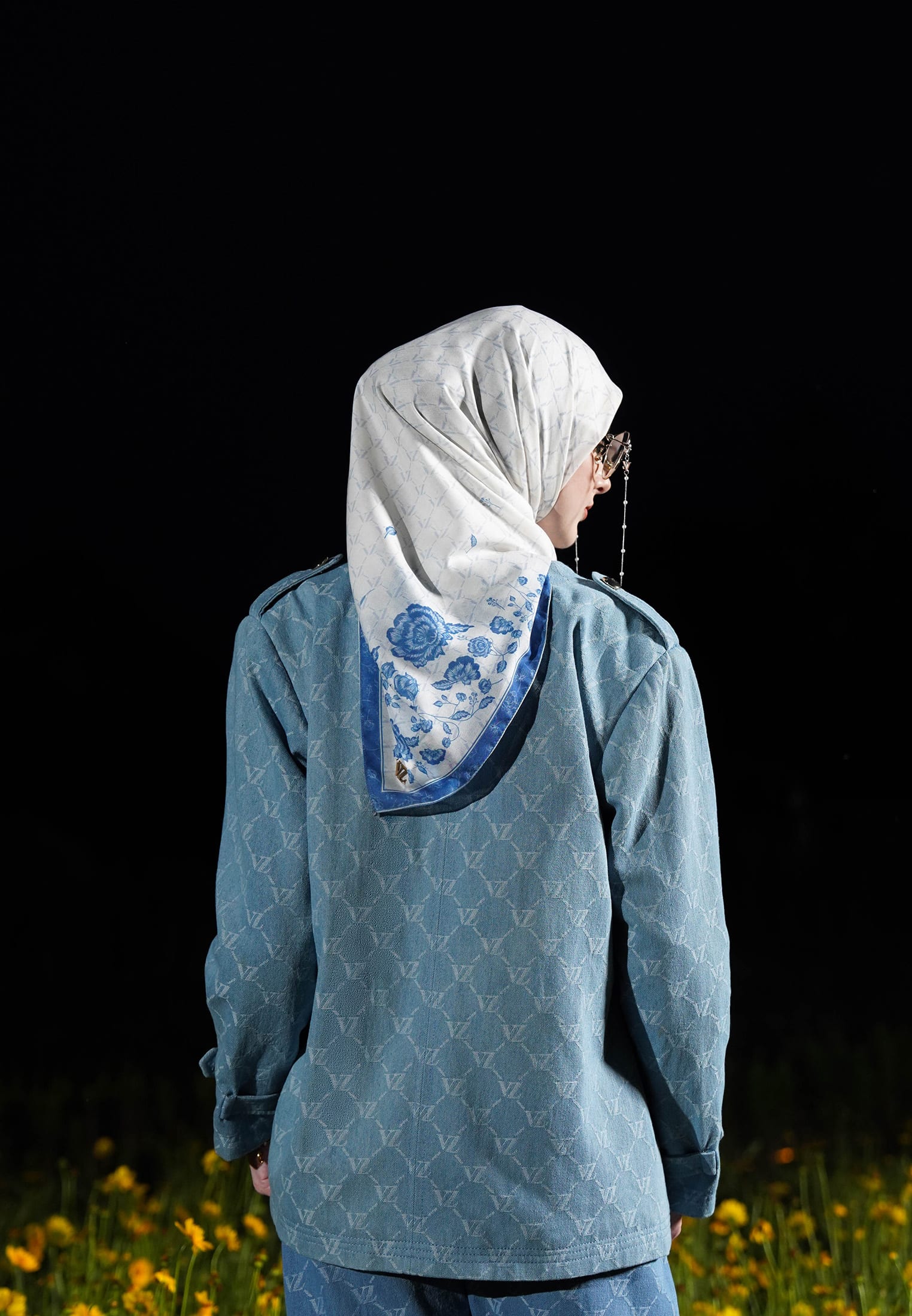 VZ Signaire Scarf - Light Blue - Image 9