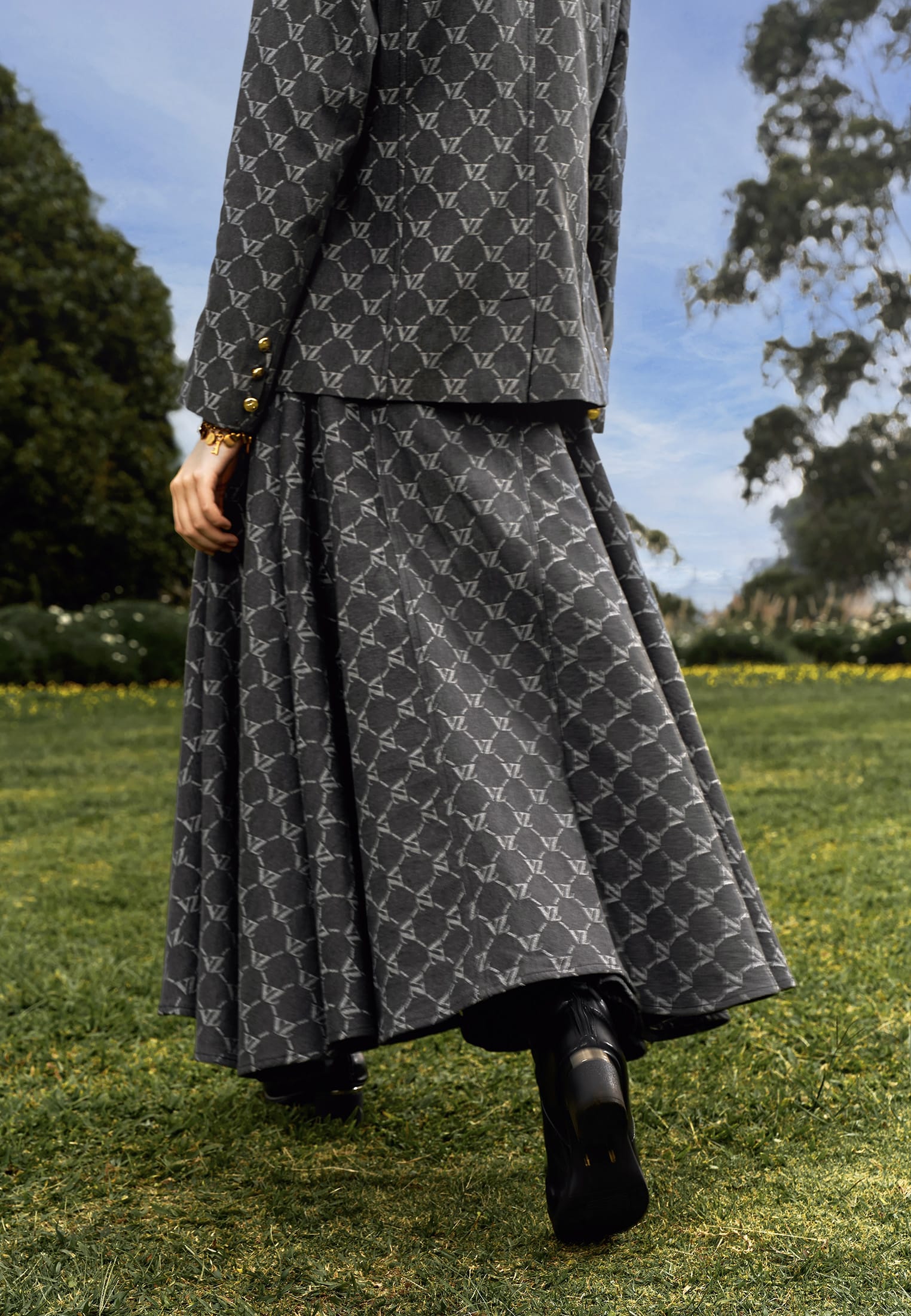 VZ Signaire Skirt Set - Charcoal - Image 9
